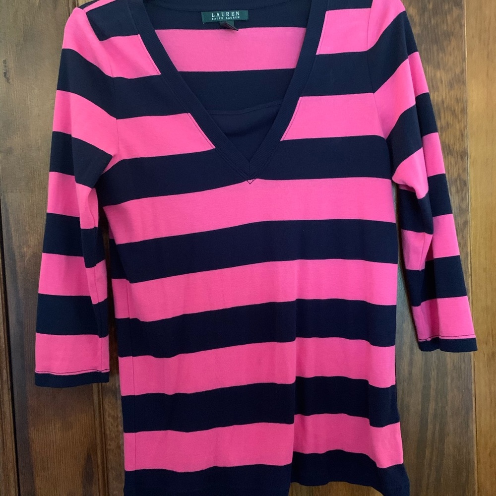 Mid sleeve length, light, summery striped shirt
